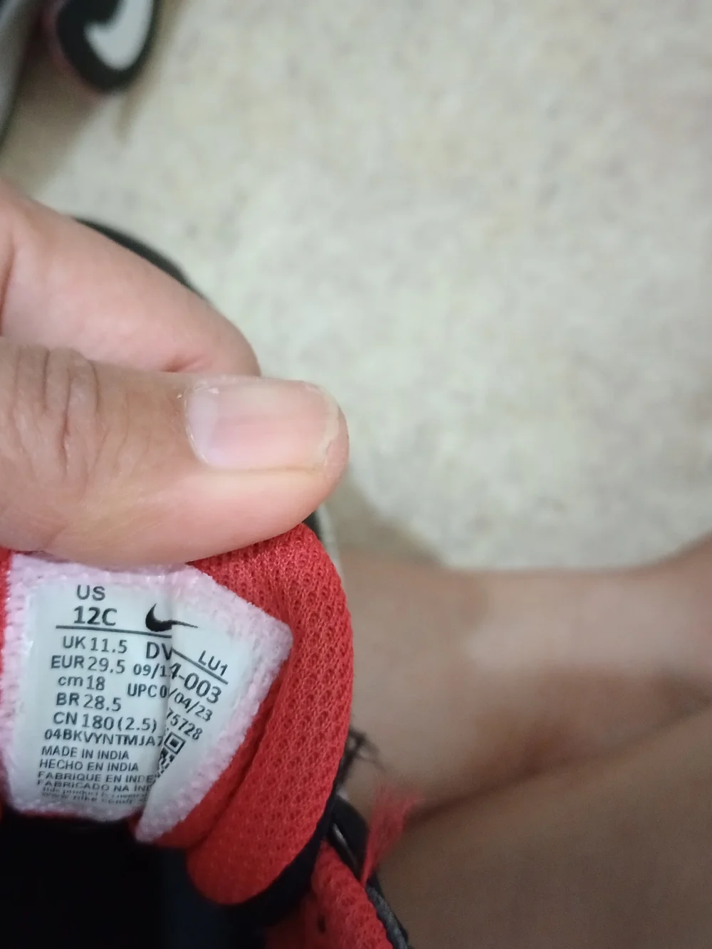 black and red Nike Team Hustle D 11 sneakers In a wide hook-and-loop strap 12C - Picture 6 of 6